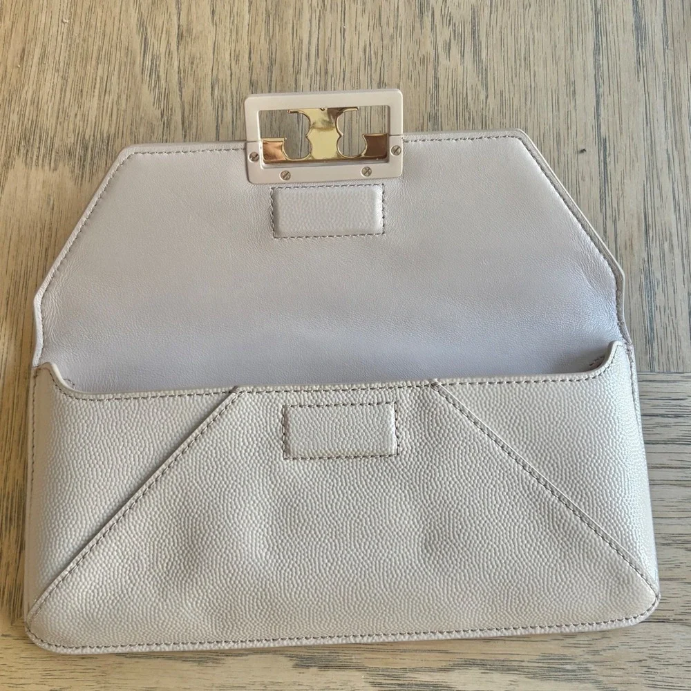 $398 NWOT TORY‎ BURCH Gigi Envelope Clutch Handbag Beige Pebbled Patent Leather - Picture 6 of 13